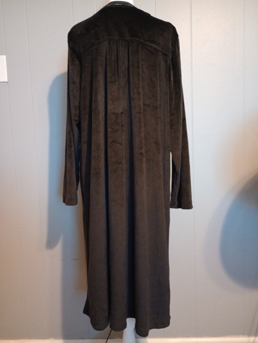 Aria Black Velvety Nightgown House Dress Granny Gown w/ Pockets Size XL Like New - Picture 5 of 9